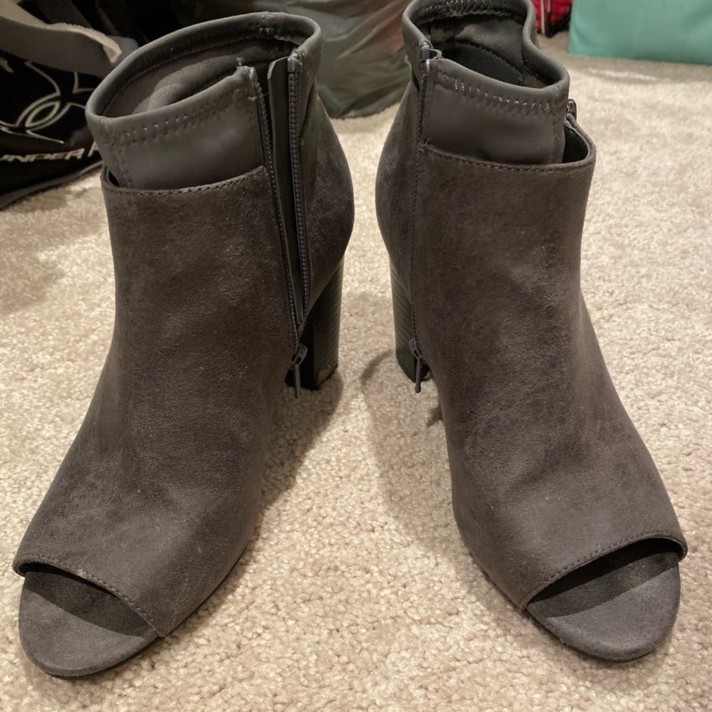 Vera Wang heel booties- size 8